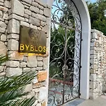 فيلة Byblos Luxury *
